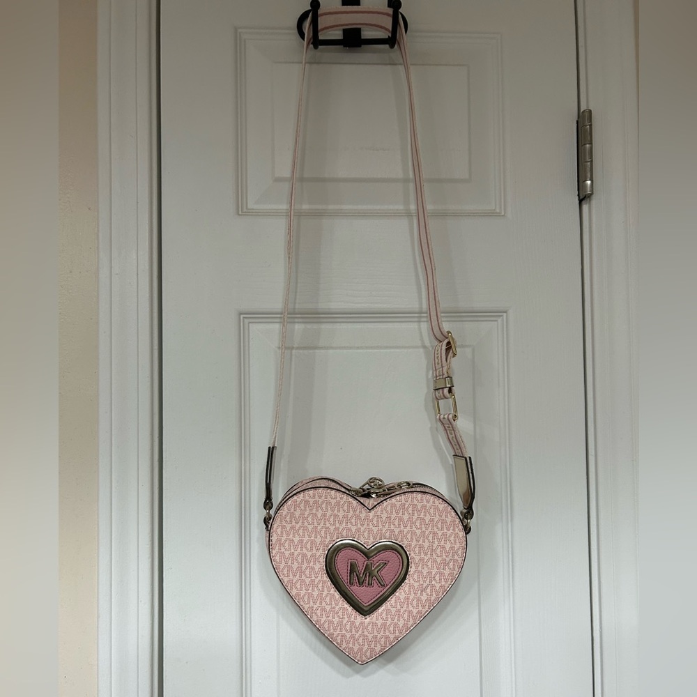 HTF MICHAEL KORS GIRL’S Heart-shape Logo-print crossbody purse bag